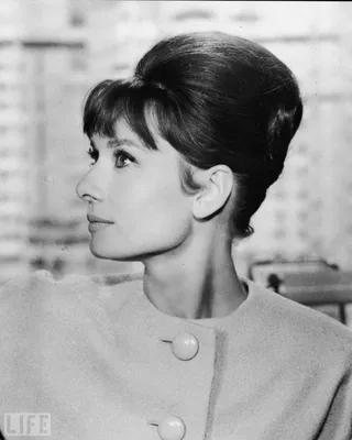 LOOK: Audrey Hepburn As You've Never Seen Her Before | Audrey hepburn hair, Audrey  hepburn dress, Audrey hepburn photos