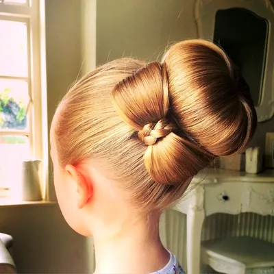 Прически с бубликом: пошагово делаем девочке на короткие и длинные волосы в  домашних условиях. Как сделать объемный пучок на голове?