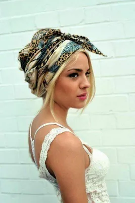 Модные повязки на голову 2024-2025, фото, красивые повязки на голову для  женщин | Шарф прическа, Женские прически, Летние стили причесок