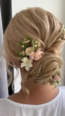 spring wedding hairstyle прическа невесты с цветами | Цветы девушки прически,  Прически невесты, Цветочные волосы