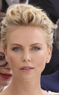 Pin by By Lf Formation on CHARLÍZE THERON☆Oscar`Actre§ | Charlize theron  short hair, Charlize theron hair, Short hair styles