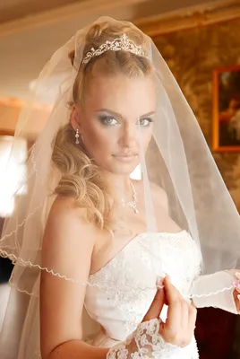 свадебная прическа локоны с фатой, свадебные причёски на длинные волосы с  фатой, локоны с фатой, свадебные прически с длинной фатой, причёски для  невесты с фатой, Свадебная прическа и макияж Москва