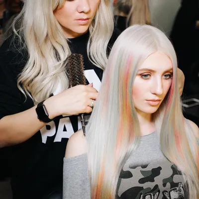 Модное мелирование волос в 2022 году, тренды на 2023: фото современных  оттенков на блонд и темные волосы, короткие стрижки