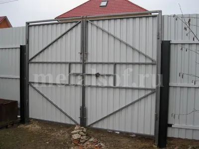 Ворота распашные, вид изнутри - Заказать изготовление и установку изделий  из металла- MetalSof.Ru