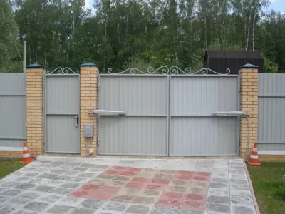 Двухстворчатые распашные ворота (двойные) купить в Москве с установкой под  ключ: цена от 26000 рублей