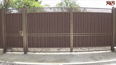 простые кованые ворота с металлическим профилем Стоковое Изображение -  изображение насчитывающей никто, селитебно: 222104245
