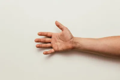 Чувствительные протезы рук помогут пользоваться смартфоном - Российская  газета