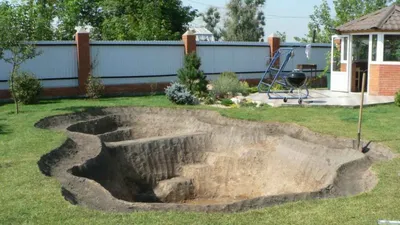 ПРУД НА ДАЧЕ СВОИМИ РУКАМИ 💦 Небольшой дачный пруд необычайно украсит  любой участок. Зона, в которой находится такой водоем, зачастую… | Instagram