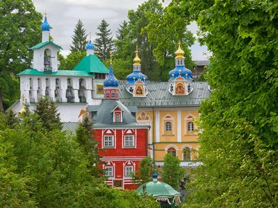 Поездка в Псково-Печерский монастырь и Изборск — экскурсия на «Тонкостях  туризма»