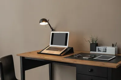 Рабочий стол с отделениями для папок и бумаг в стиле модерн