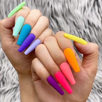 Manicure Trend: Rainbow Nails | Fashionziner Masterpieces