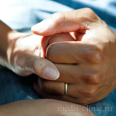 Врач назвал способ диагностировать рак по цвету ногтей: ТВ и радио:  Интернет и СМИ: Lenta.ru