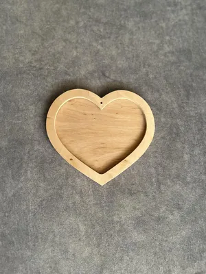 Рамка для фото в форме сердца, и…» — создано в Шедевруме