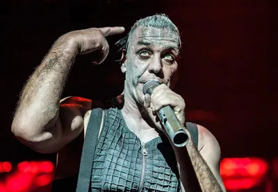 Концерты солиста Rammstein в России перенесли — Секрет фирмы