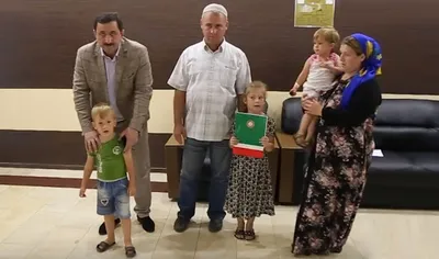 Фонд Кадырова приобрел для многодетной семьи Элисхановых четырёхкомнатную  квартиру - Главные новости
