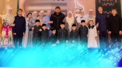 На фото Кадырова с семьей впервые появилась его предполагаемая вторая жена