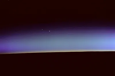 Рассвет над водой на марсе. Вода в неизвестном ощущении планеты. Красный  закат над водой. Марсианский космический ландшафт. Солнце Иллюстрация штока  - иллюстрации насчитывающей кратер, пустыня: 171588363