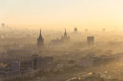 Апокалиптично: москвичи делятся фотографиями первого зимнего рассвета -  Москвич Mag