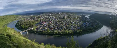 Город-полуостров Залещики. Река Днестр. Залещики на восходе. Фотограф  Дмитрий Колисниченко