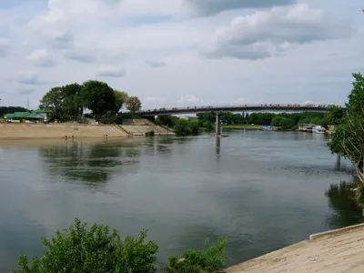 Река Днестр и город Залищиков . стоковое фото ©wildman 165435120