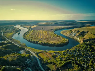 Река Днестр Bwetween Молдова и Украина Стоковое Изображение - изображение  насчитывающей река, над: 176232225