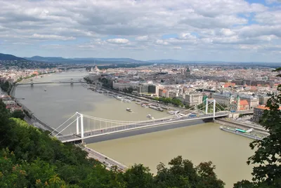 Будапешт: панорама и мосты реки Дунай с высоким разрешением Стоковое Фото -  изображение насчитывающей выпуклины, утюг: 163167774