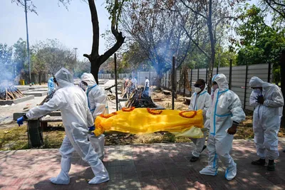 Жители Индии выбрасывают тела умерших от коронавируса в Ганг / 11 мая 2021  | Пандемия коронавируса, Новости дня 11.05.21 | © РИА Новый День