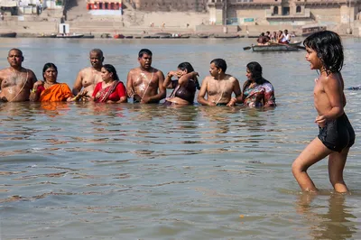 Более 70 человеческих тел выловили из вод реки Ганг в Индии