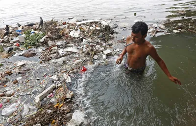 Ковид в Индии: из реки Ганг вылавливают десятки трупов - BBC News Русская  служба