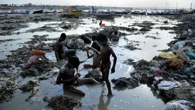 Толпы индуистов собрались на берегах Ганга для ритуального омовения вопреки  всплеску коронавируса | Октагон.Медиа