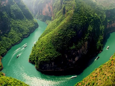 Сильная жара в Китае привела к высыханию реки Янцзы и остановке судоходства  (фото)