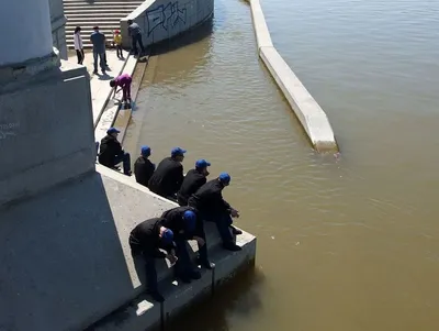 Цвет воды в реке изменяется в течение года