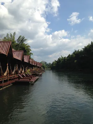 Тур на 2 дня по реке Квай и плавучий отель Jungle Rafts | GetYourGuide