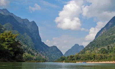 река меконг в лаос стоковое фото. изображение насчитывающей лаос - 217267972