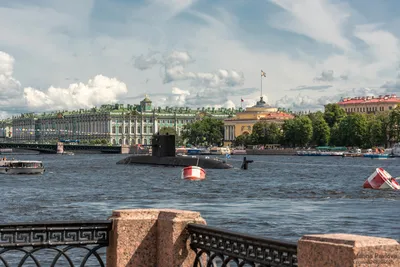 Праздничная река Нева. Подводная лодка Санкт-Петербург. Photographer  Pavlova Marina