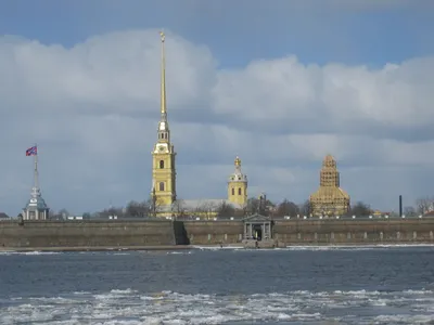 Река нева с мостом дворца в св.. Санкт-петербург, Россия Стоковое Фото -  изображение насчитывающей фонарик, старо: 170186166