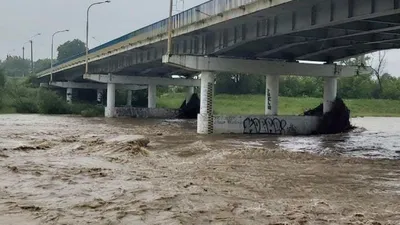 Горная Река Прут И Водопады В Яремче, Карпаты, Украина Фотография,  картинки, изображения и сток-фотография без роялти. Image 54404147