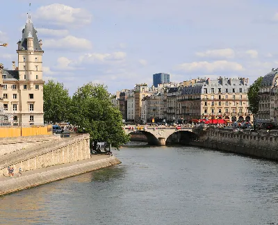 Почему Париж пользуется огромной популярностью у путешественников? | Двое в  кедах | Дзен