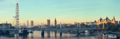 Река Темза на ноче в Лондоне, Англии Великобритании Стоковое Фото -  изображение насчитывающей башня, офис: 119424984