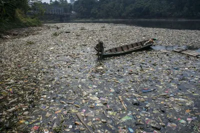ИНТЕРЕСНЫЕ ФАКТЫ on Instagram: \"Река Цитарум или Читарум в Западной Яве  Индонезии признана самой грязной рекой в мире. И гордиться тут, конечно же,  нечем. Всего за 30 лет самое красивое место в