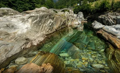 Река Верзаска Швейцария - самая прозрачная река в мире