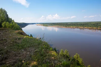 File:Река Вятка в городе Кирове весной.jpg - Wikimedia Commons