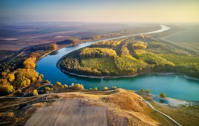 Отражение синего неба в тихой воде реки Днепр, Восточная Европа, Украина  Stock Photo | Adobe Stock
