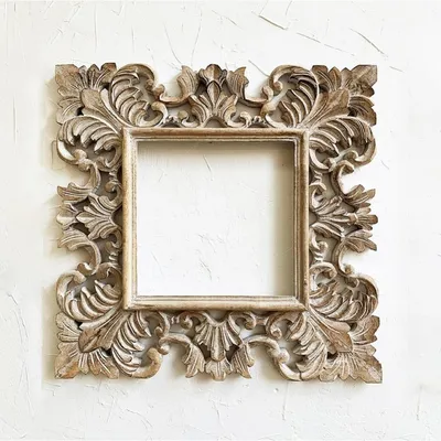 Роскошное зеркало в резной раме Marriot в античном стиле купить для дома.