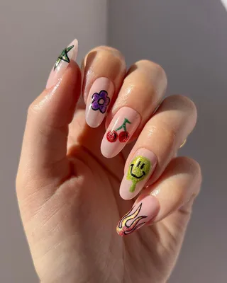 Красивый рисунок на ногтях сделанный лаком и акварельными красками - YouTube