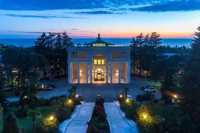 Владелец сочинского отеля Rodina, ранее связанный с Дерипаской, запускает  сеть оздоровительных курортов - Ведомости