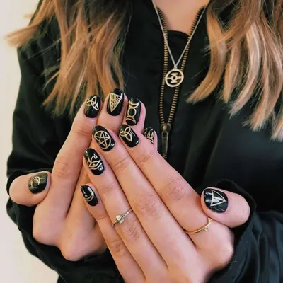 40+ Stylish Ways To Rock Spring Nails : Marble indigo nails with silver