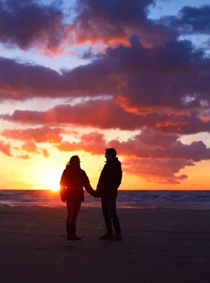 Романтическое предложение брака на берегу моря на закате на пляже Молодые  влюбленные женщины сказали \"да\", чтобы предложить Стоковое Изображение -  изображение насчитывающей люди, девушка: 159387657