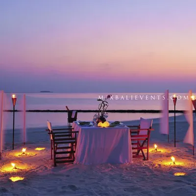Романтический ужин на пляже у океана | Свадьба на Бали от MIX Bali Events