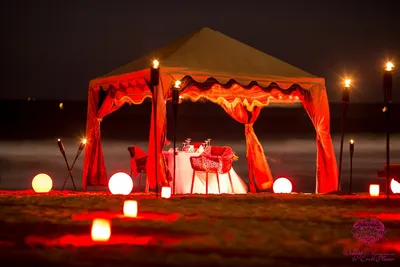 роскошный романтический ужин при свечах в ресторане на берегу моря Стоковое  Фото - изображение насчитывающей среднеземноморск, красивейшее: 220024888